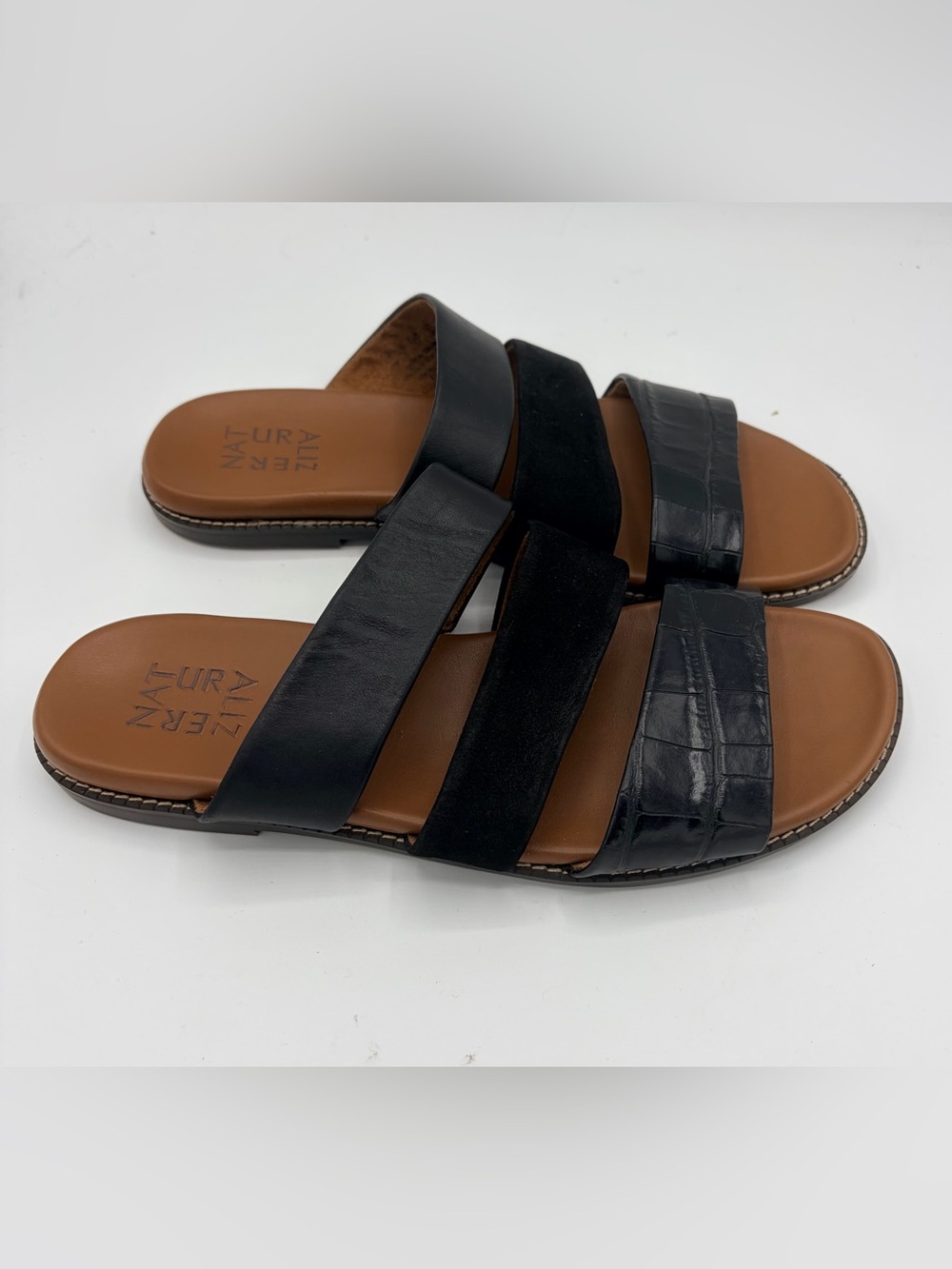 Naturalizer Kellie black leather flat slip on sandal women’s 7 casual classic
